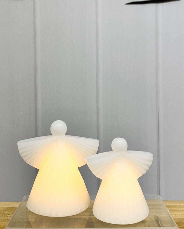 winged_angels_on__66300.jpg
